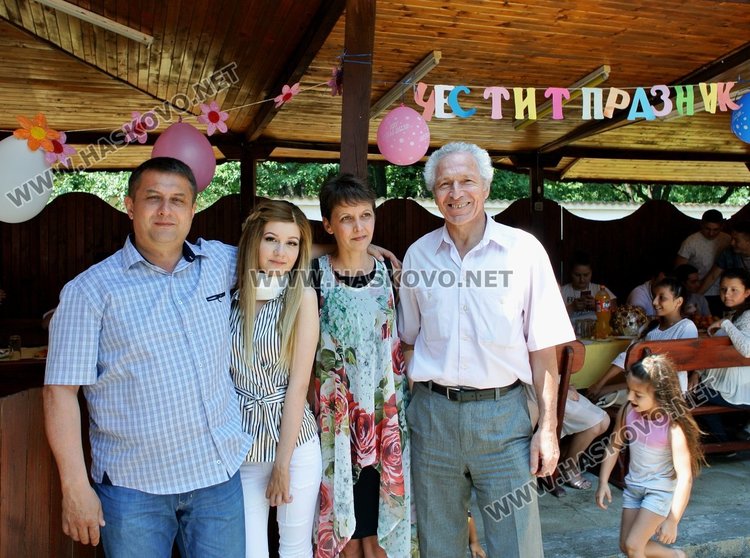 Ники подкрепи Крис и Дани, отбелязаха 1 г. „Деца помагат на деца”