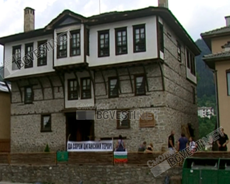 Съдът остави двамата биячи в ареста за постоянно, грози ги 5 години затвор