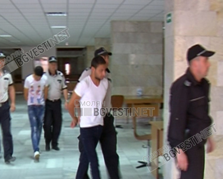 Съдът остави двамата биячи в ареста за постоянно, грози ги 5 години затвор