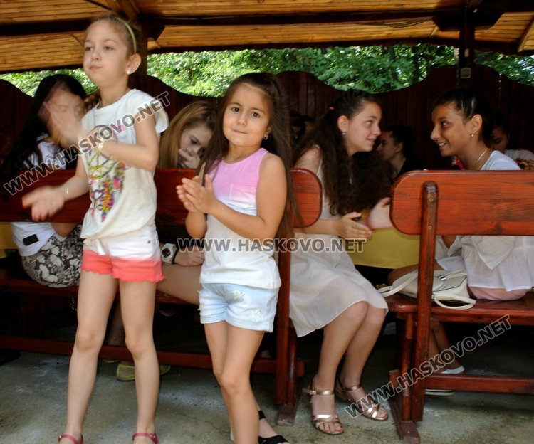 Ники подкрепи Крис и Дани, отбелязаха 1 г. „Деца помагат на деца”