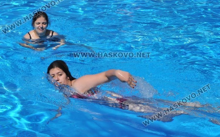 Басейнът е едно от спасенията за летните жеги