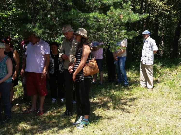 Серафимовци почетоха паметта на загиналите за свободата герои с панахида и курбан на връх Света Неделя