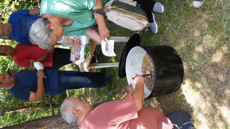 Серафимовци почетоха паметта на загиналите за свободата герои с панахида и курбан на връх Света Неделя