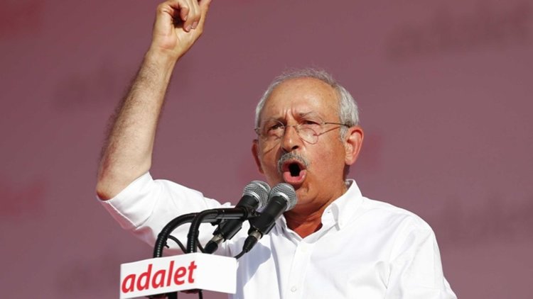 Турската опозиция демонстрира събуждането си