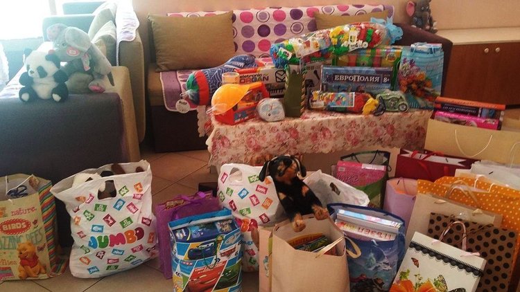 Част от дарението ще зарадва и децата от Център за ранна интервенция на уврежданията и от Дневен център за деца с увреждания