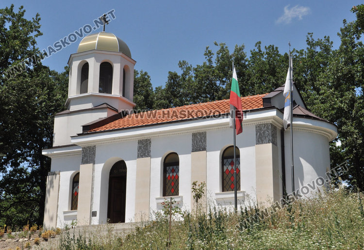 Зографисват в 4 цвята параклиса „Свети Трифон“ в Кенана