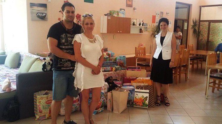 Младоженци от Димитровград зарадваха с дарение центъра