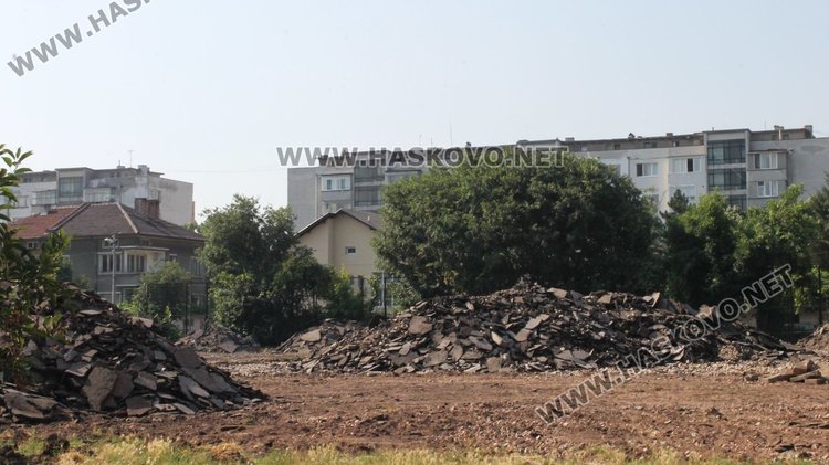 Рушнаха двора на димитровградското ОУ "П.Славейков"