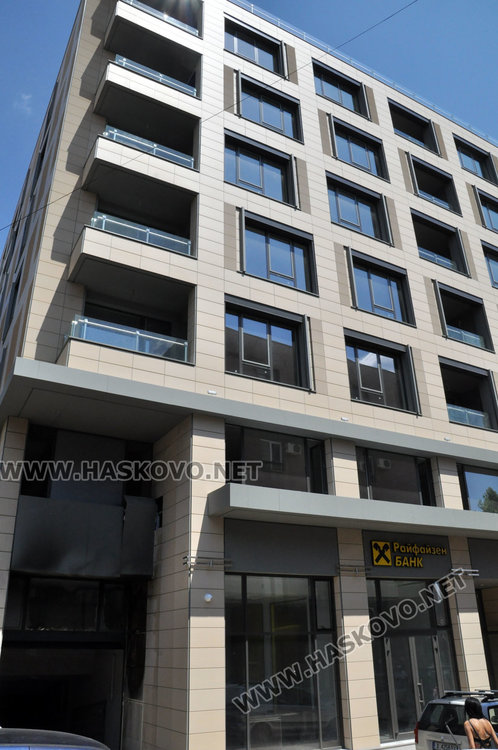Пламнаха климатиците на банка в центъра на Хасково