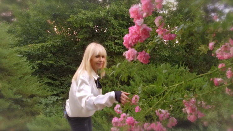 Лили Иванова: Не съм жената с короната на българската музика  