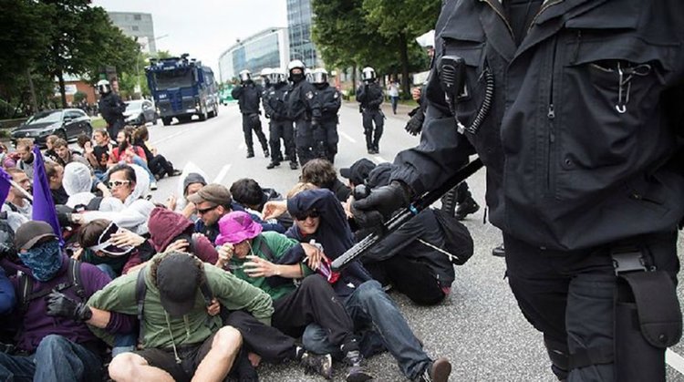 Стотици престъпници са задържани в Германия