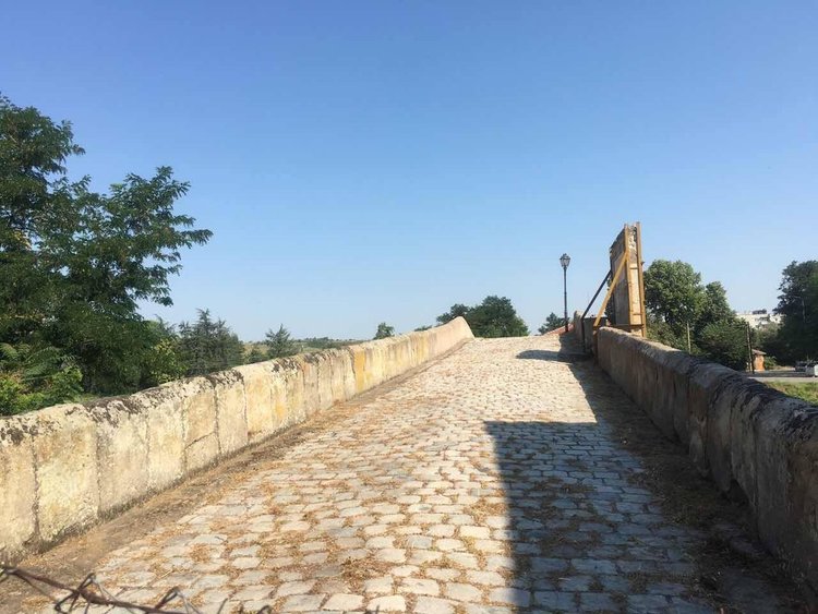 Комисия от Министерството на културата проверява Гърбавия мост