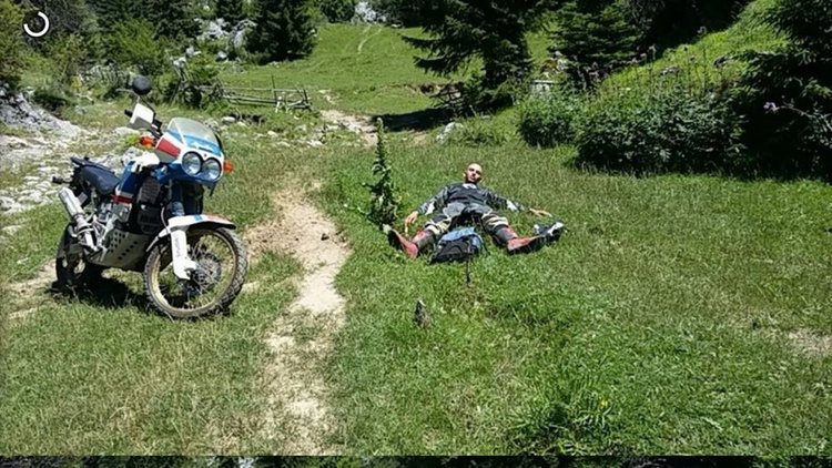 Полиция, горски и местни жители още търсят избягалия от катастрофата Крис в района на Триград