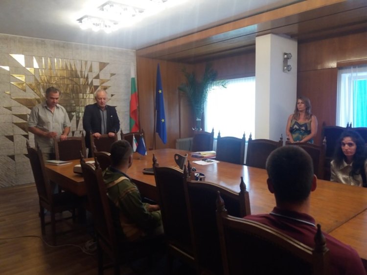 Кметът Мелемов назначи 17 младежи на работа в община Смолян по проект 