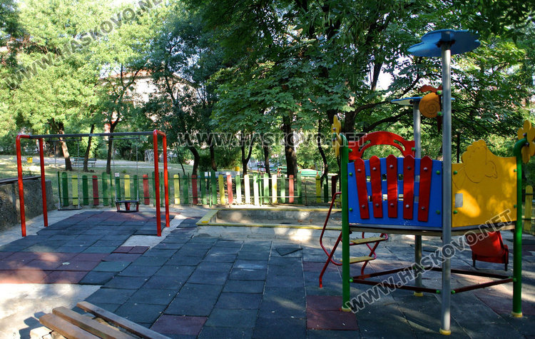 Отвориха офертите за междублоковите пространства, спестиха половин милион