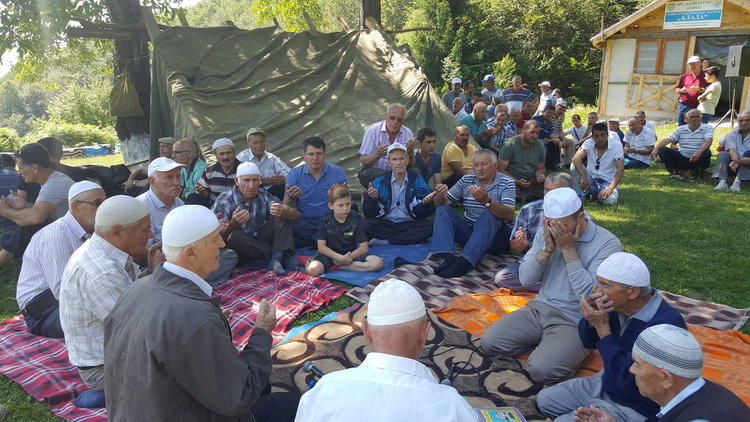 Мевлид събра над 500 души на поляните на връх „Алада“