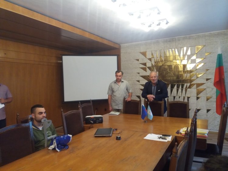 Кметът Мелемов назначи 17 младежи на работа в община Смолян по проект 