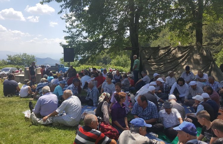 Мевлид събра над 500 души на поляните на връх „Алада“