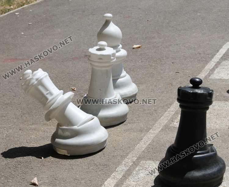 Големият шах до градина "Радост" - в окаяно състояние