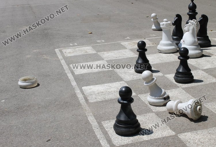 Големият шах до градина "Радост" - в окаяно състояние