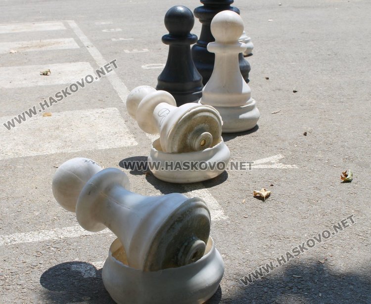 Големият шах до градина "Радост" - в окаяно състояние