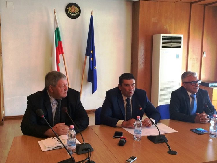 Областният управител Славов представи политическия си екип