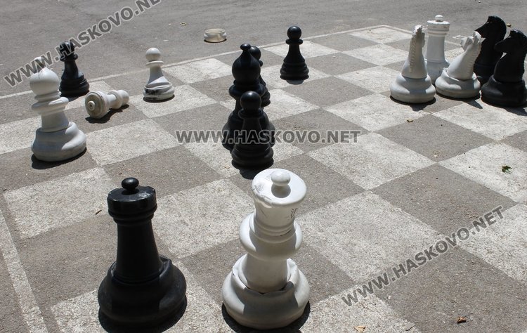 Големият шах до градина "Радост" - в окаяно състояние