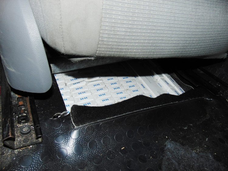 Конфискуваха 72 739 цигари от тайници в кола и селски магазини