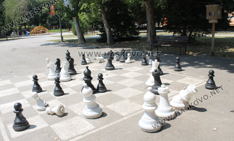 Големият шах до градина "Радост" - в окаяно състояние