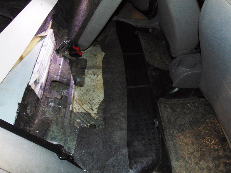 Конфискуваха 72 739 цигари от тайници в кола и селски магазини