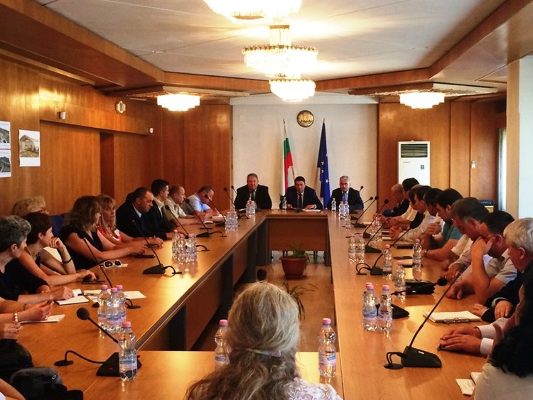 Областният управител Славов представи политическия си екип