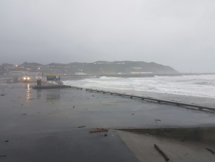 Снежна буря блокира Нова Зеландия 