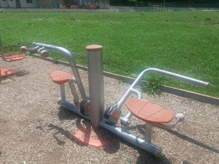 Общината ремонтира, вандалите пак рушат, парите на данъкоплатците отиват нахалос  