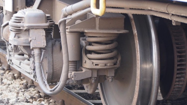 Шофьори си играят със смъртта на жп прелезите