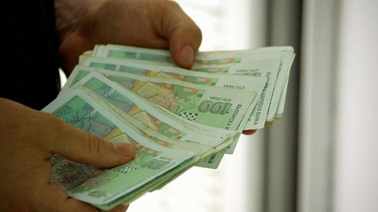 Прагът на плащанията в брой остава 10 000 лв