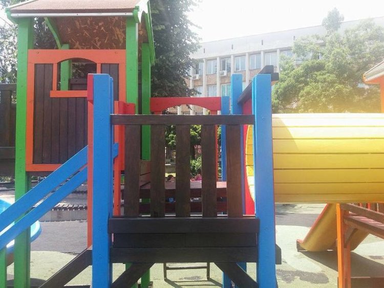 Общината ремонтира, вандалите пак рушат, парите на данъкоплатците отиват нахалос  