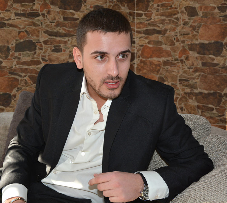 Веселин Илчев, който е дистрибутор на зеолитната вода за Южна България, сам е изпитал чудодейните й лековити качества