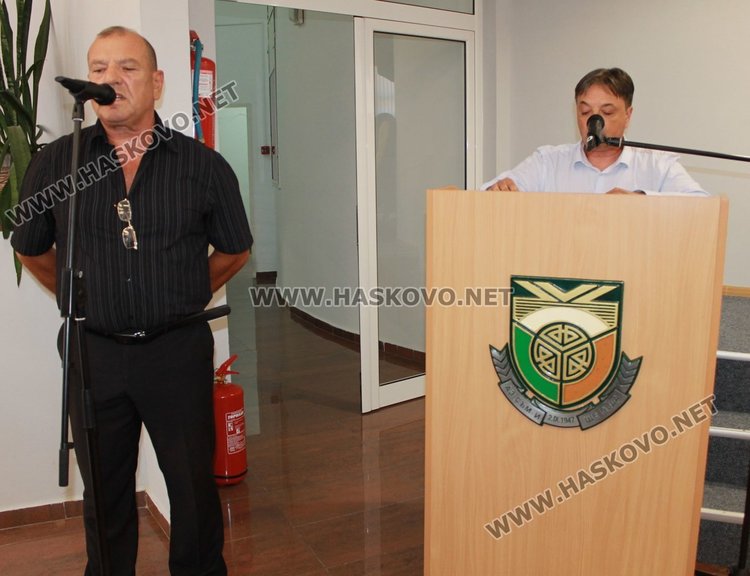 Атанасов положи клетва на извънредно заседание на ОбС