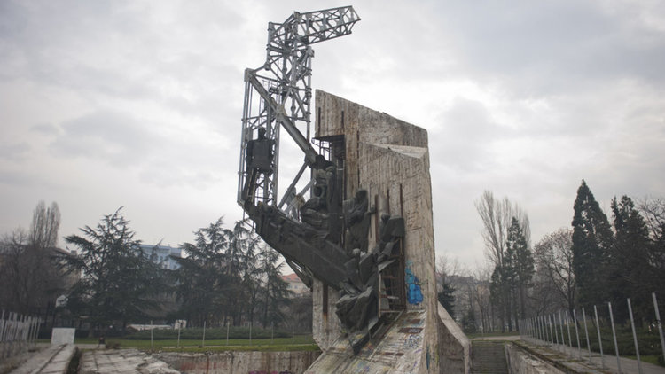 Пластиките от паметника пред НДК ще се пазят