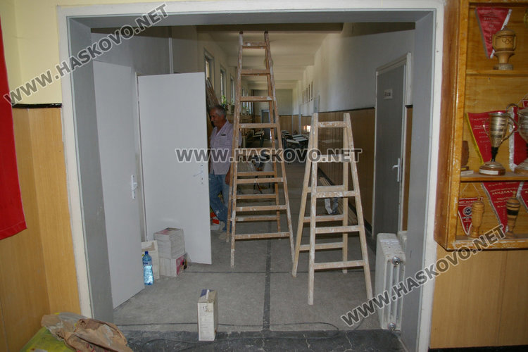 Изчезнаха 400 радиатора, демонтирани от учебни заведения в Хасково