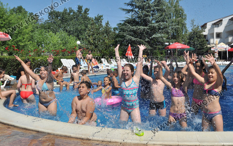 Забавното лято за децата на Хасково приключи с фиеста в басейна