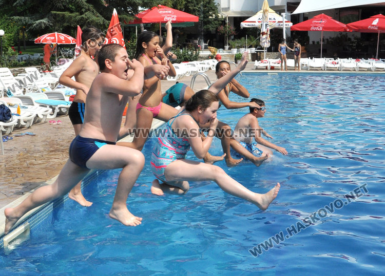 Забавното лято за децата на Хасково приключи с фиеста в басейна