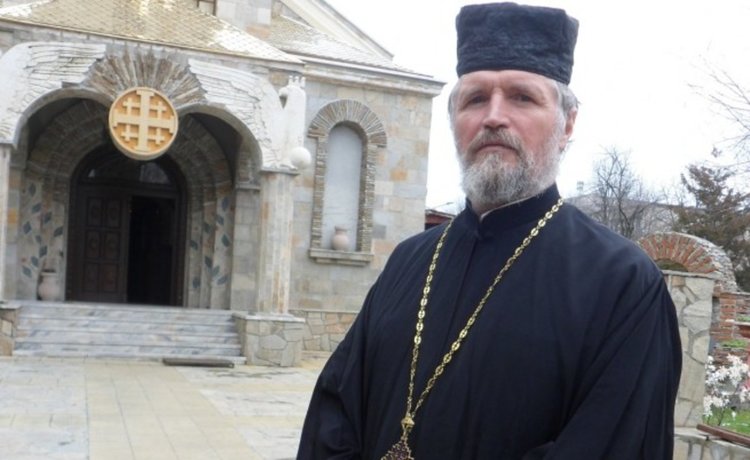 Отец Петър Гарена събира информация за миналото на Ардино