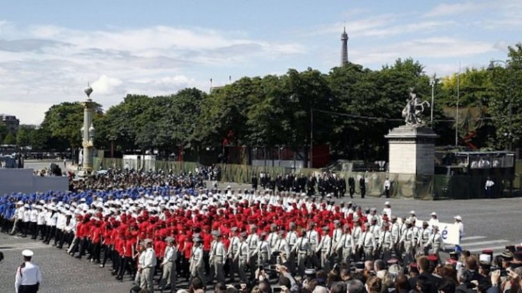 Франция отбеляза с военен парад Деня на Бастилията
