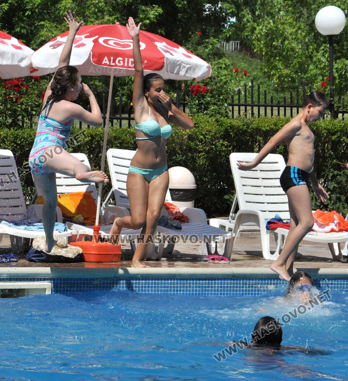 Забавното лято за децата на Хасково приключи с фиеста в басейна