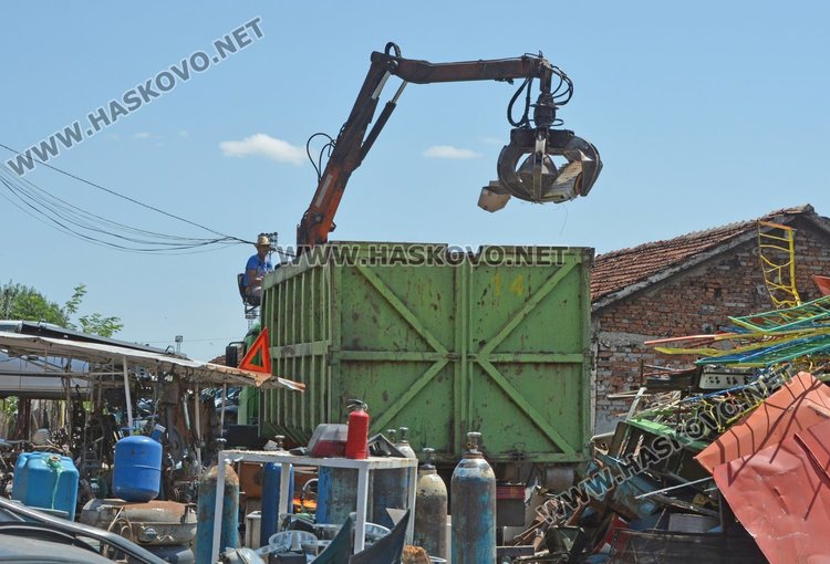 Полицията проверява сигнал за крадените радиатори от хасковските училища