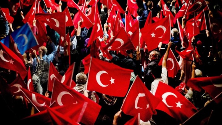 Турция отстрани над 7000 военни и полицаи