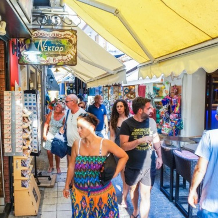 Търговските вериги ”мачкат” дребния бизнес в Гърция