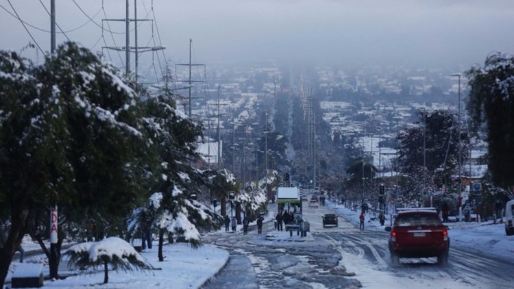 Снеговалеж в Чили взе една жертва, остави 215 000 без ток