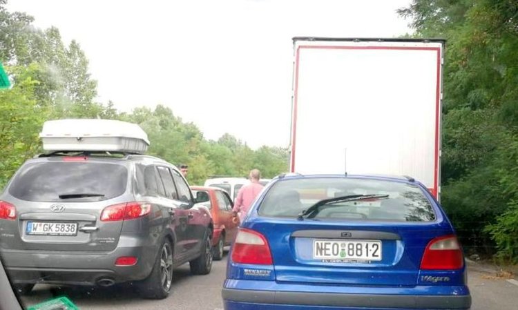 Опашки на пункт за Гърция, хасковлии чакат часове